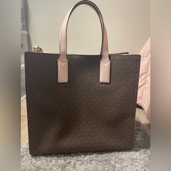Michael Kors Tote Bag - Picture 3 of 4